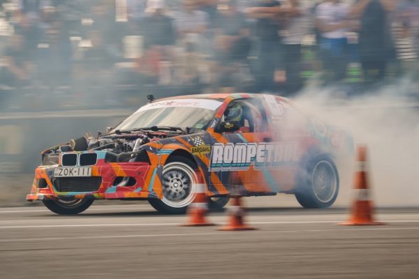 Нитрозный оксид в автоспорте: как N2O улучшает производительность автомобилей