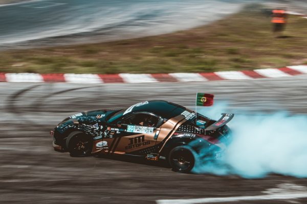 Нитрозный оксид (N2O) в автоспорте: влияние на производительность и безопасность