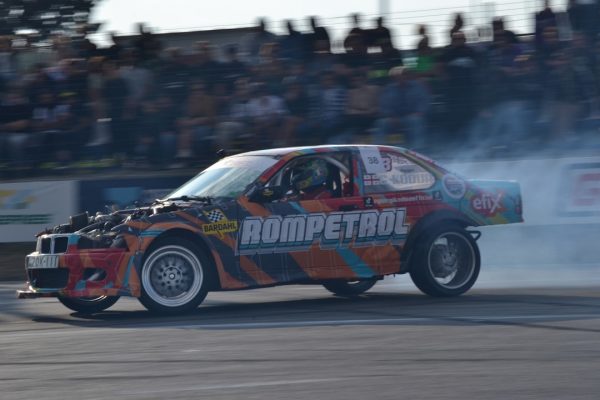 Использование оксида азота (N2O) в автоспорте: Преимущества и риски